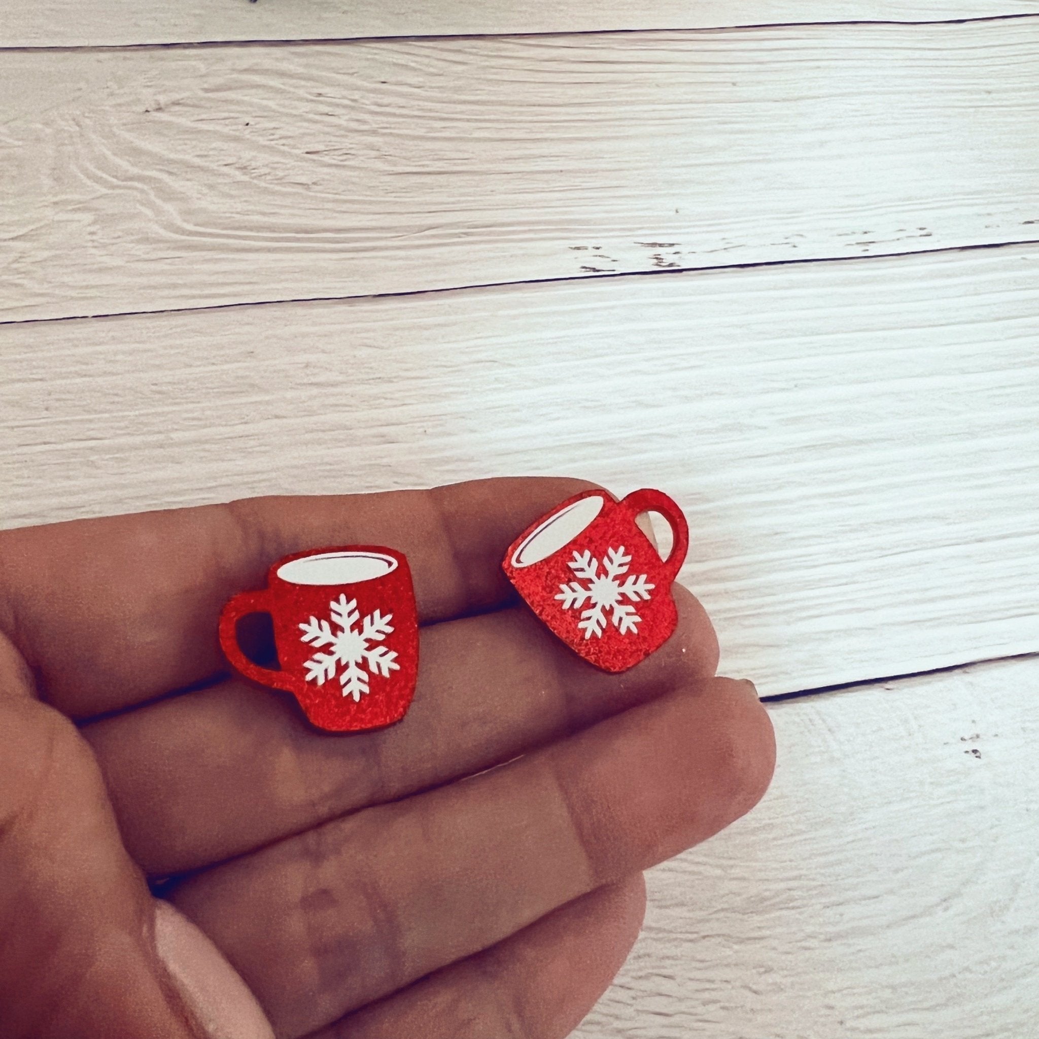 Trendy Mugs – Noelle Earrings